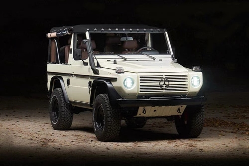 Hãng độ Expedition Motor Company (EMC) đã biến chiếc Mercedes G-Wagen đời cũ nhà binh thành mẫu xe hoàn toàn mới. Đây là phiên bản G-Class 250GD đời 1991. Hãng độ đã mất hơn 1.000 giờ để phục hồi và nâng cấp mẫu xe quân đội này.