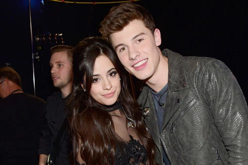 Shawn và Camila 3 năm trước.