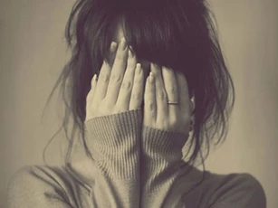 Ngượng chín mặt vì mẹ chồng làm điều này trong buồng ngủ