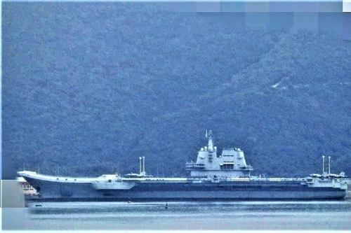 Theo những hình ảnh mới nhất vừa được lan toả trên mạng xã hội Trung Quốc, tàu sân bay mới nhất của nước này chiếc Type 001A dường như đã hoàn thành công đoạn đánh số. Nguồn ảnh: Twitter.