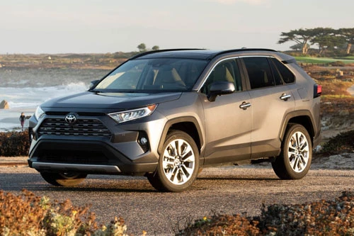 3. Toyota RAV4 (doanh số: 767.907 chiếc).