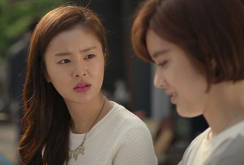 "Cứng" như vợ nhà người ta, bị nhân tình của chồng chê xấu liền chỉ ra 1 điểm sau thân hình đồng hồ cát của cô ả mà khiến cô ta tức trào ngược