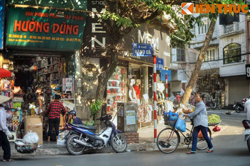 Bí mật chưa từng hé lộ về phố Hàng Gà trứ danh Hà Nội