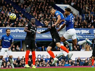 Hàng thủ mơ ngủ, Chelsea "phơi áo" trước Everton