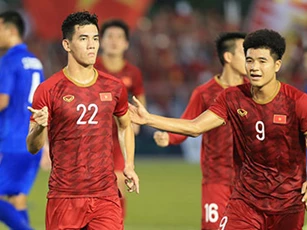 U22 Việt Nam vs U22 Campuchia: Văn Toản bắt chính, Chinh - Linh song hành