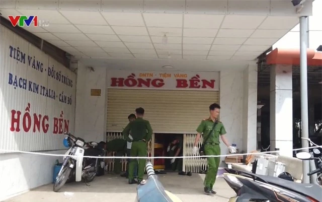 Bắt giữ tên trộm đột nhập tiệm vàng tại Bình Thuận - Ảnh 1.