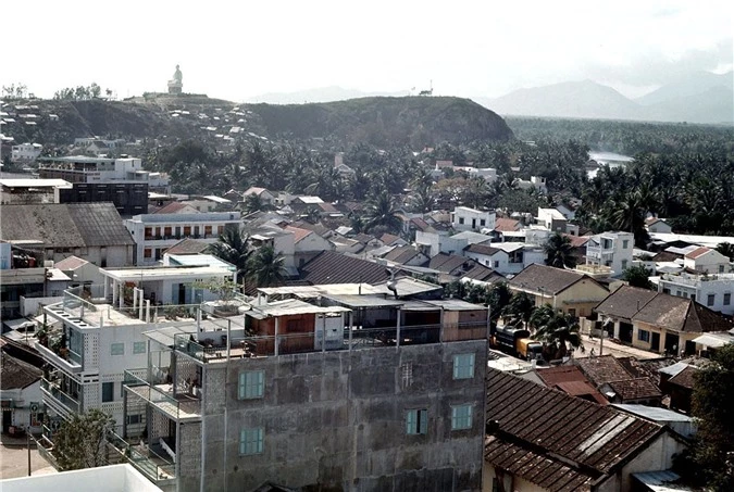 Goc nhin doc tu tren cao ve Nha Trang nam 1968-Hinh-7