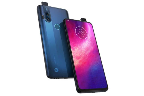 Motorola One Hyper sở hữu thiết kế với vỏ ngoài được làm từ nhựa giả kính. Máy có kích thước 161,8 x 76,6 x 8,9 mm, cân nặng 210 g. 