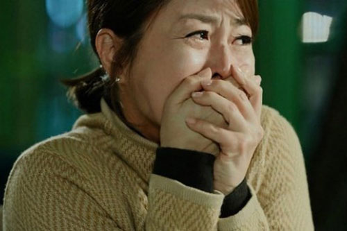 Nữ hiệu phó bị cả gia đình quay lưng khi ngoại tình với bảo vệ