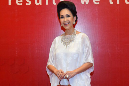 "Nữ hoàng ảnh lịch" Diễm My 6X xuất hiện nổi bật, đẹp mọi góc nhìn