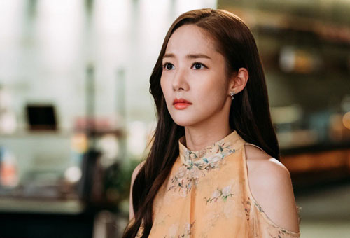 Chồng chở 2 mẹ con về ngoại tới đầu ngõ nhất định không chịu vào, biết được lý do tôi mắng sa sả khiến anh im re