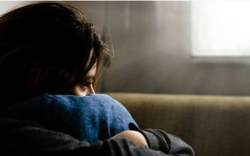 Chồng cũ vũ phu đang “thập tử nhất sinh”, tôi có nên đến thăm?