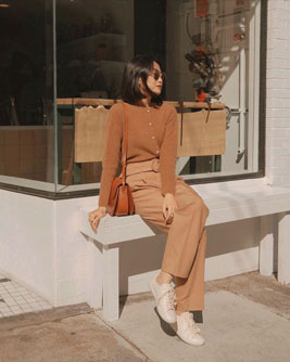 Học ngay 12 set đồ của các quý cô Châu Á để thêm ý tưởng diện đồ cho những ngày mưa lạnh