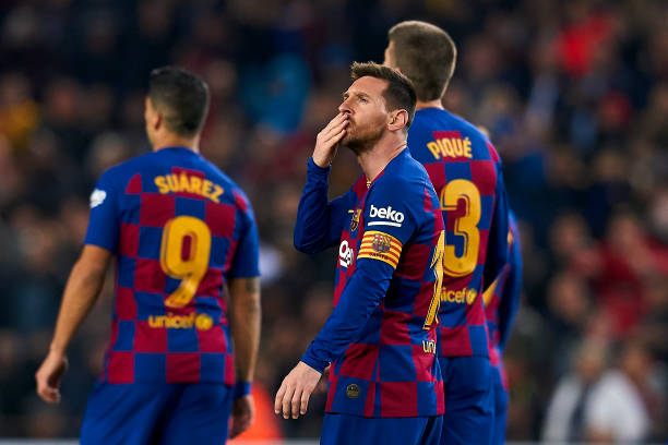 Messi xô đổ kỷ lục của Ronaldo trong ngày Barca đại thắng