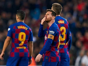 Messi xô đổ kỷ lục của Ronaldo trong ngày Barca đại thắng