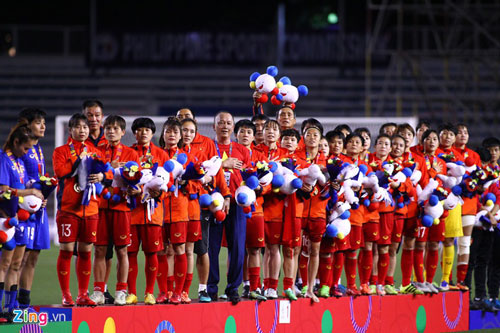 CLIP: Khoảnh khắc đội tuyển nữ Việt Nam đăng quang ‘ngôi Hậu’ SEA Games 30