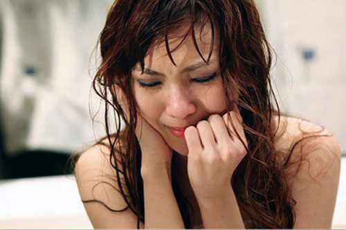 Đêm tân hôn bị chồng đánh đuổi vì 1 tin nhắn, ngờ đâu đó là âm mưu có chuẩn bị