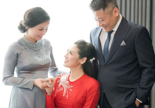 Mẹ ruột hé lộ cuộc sống thật của Á hậu Tú Anh sau gần 1 năm sinh con cho thiếu gia