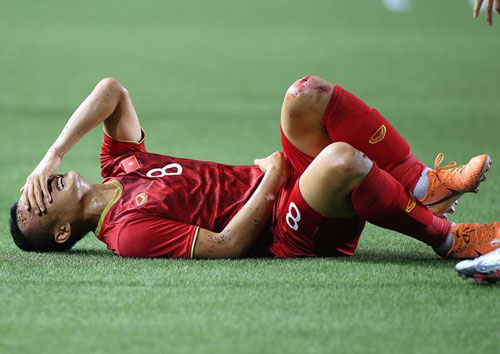 Hai gối dính đầu máu, Trọng Hoàng hoá chiến binh