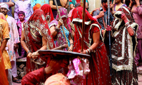 Top những phong tục truyền thống kỳ lạ nhất của người Ấn Độ