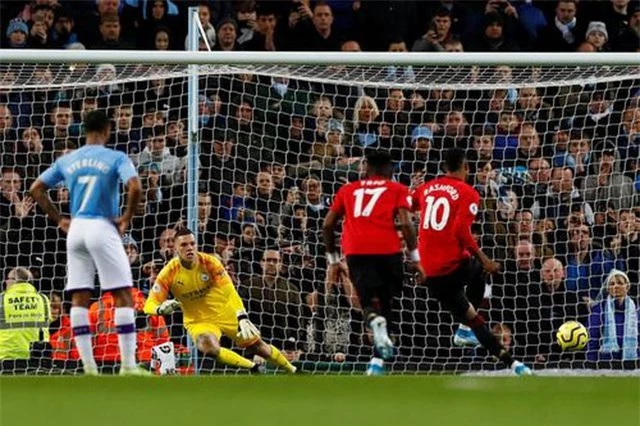 Man City 1-2 Man Utd: Rashford, Martial lập công - 3