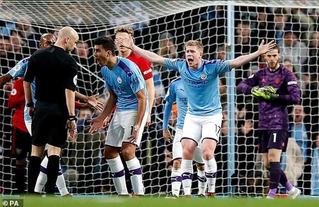 Man City 1-2 Man Utd: Rashford, Martial lập công - 4