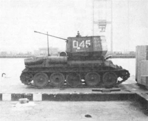 Viet Nam tung cai bien xe tang T-34 thanh… phao phong khong tu hanh-Hinh-13