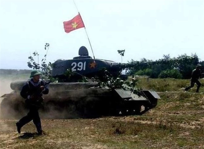 Viet Nam tung cai bien xe tang T-34 thanh… phao phong khong tu hanh-Hinh-3