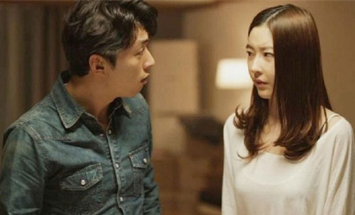 Vợ nằng nặc bắt tôi ở nhà để cô ấy đi chụp ảnh kỷ niệm 5 năm ngày cưới riêng với bố mẹ chồng, tôi chất vấn thì nhận được câu trả lời không thể tin nổi