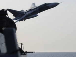 Huyền thoại Su-24 chế áp điện tử làm tê liệt USS Donald Cook là... viễn tưởng