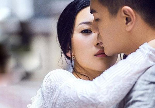 'Bán tình' cho bà chủ hồi xuân, trai đẹp nhận cái kết đắng ngắt