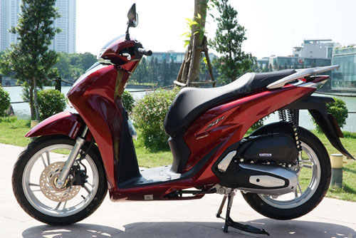 XE HOT (8/12): Toyota Innova giảm giá sốc, chốt ngày Honda SH 150i bán ra ở VN