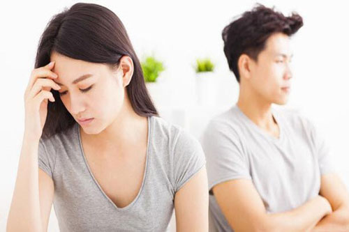 Gái xinh mệt mỏi vì bạn trai cố tình không đi khám tiền hôn nhân