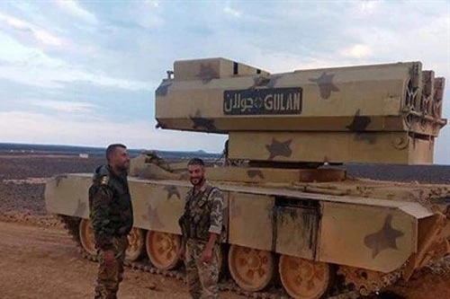 Mới đây, quân đội chính phủ Syria (SAA) đã đưa vào sử dụng loại pháo phản lực bắn loạt "siêu khủng" Golan-1000, có cỡ đạn đến 500 mm, được sơn màu ngụy trang đặc trưng vùng sa mạc.