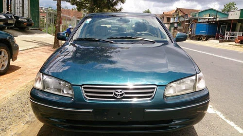 Toyota Camry đời 2001. Ảnh minh họa.