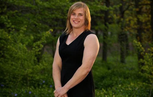 Cầu thủ chuyển giới được phép thi đấu bóng đá nữ hay không?