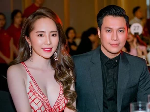 Công khai nâng ngực, Quỳnh Nga nóng bỏng bên “người tình” Việt Anh