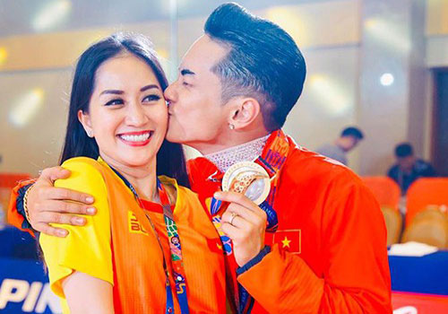 Soi cuộc hôn nhân của Phan Hiển bên cô giáo hơn 12 tuổi