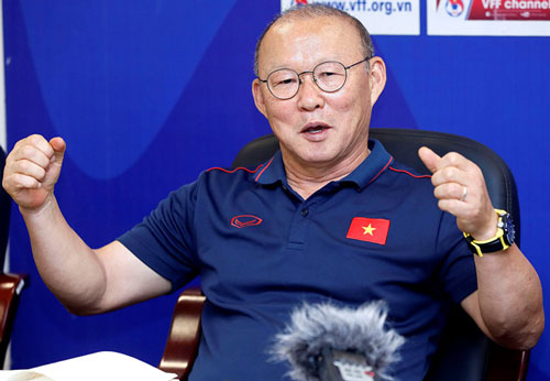 HLV Park Hang Seo: "Tôi muốn cùng tuyển nữ trở về với 2 tấm HCV"