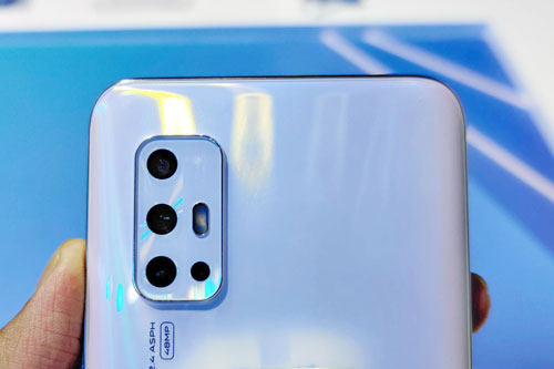 Vivo ra mắt smartphone 4 camera, chip S675, RAM 8 GB, pin 4.500 mAh, giá hơn 7 triệu