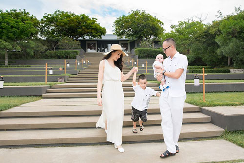 Cậu ấm sinh ra đã "ngậm thìa vàng” nhà siêu mẫu Ngọc Thạch