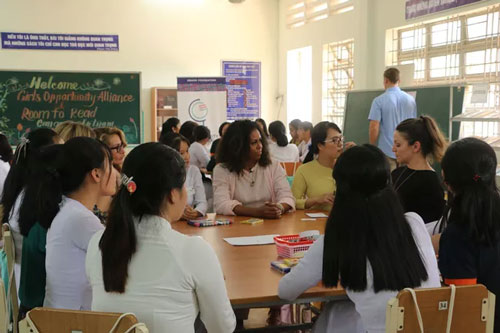 Cựu đệ nhất phu nhân Tổng thống Mỹ Michelle Obama thăm Trường THPT Cần Giuộc, Long An