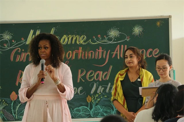 Cựu đệ nhất phu nhân Tổng thống Mỹ Michelle Obama thăm Trường THPT Cần Giuộc, Long An - Ảnh 1.
