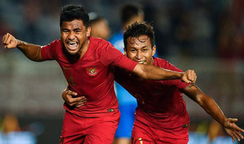 Cổ động viên Indonesia thuê máy bay riêng sang Phillippines để cổ vũ đội nhà