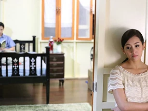 Chồng chăm vợ mới sinh kỹ càng, nhưng mỗi khi màn đêm buông xuống, em lại bị tra tấn tinh thần vì những tiếng thở dài của anh