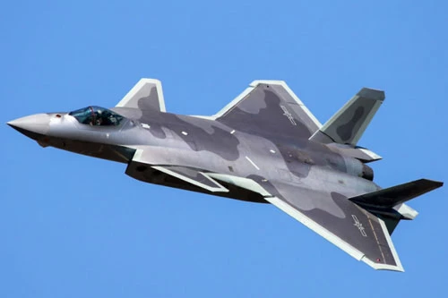 Chengdu J-20 là chiếc tiêm kích tàng hình thế hệ 5 rất tiên tiến do Trung Quốc tự nghiên cứu chế tạo, nó được kỳ vọng sẽ giúp nước này sánh ngang với không quân Mỹ.