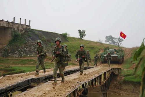Trong biên chế của quân đội Việt Nam hiện tại vẫn còn khoảng 300 xe tăng PT-76. Cùng với phiên bản Type 63 được Trung Quốc sản xuất dựa trên thiết kế của PT-76, đây được coi là loại xe tăng lội nước hiện đại nhất mà chúng ta đang có. Nguồn ảnh: QDND.