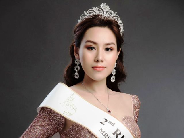 Người đẹp Thúy Hằng đăng quang Á hậu 2 tại cuộc thi "Hoa hậu Quý bà Việt Nam toàn cầu"