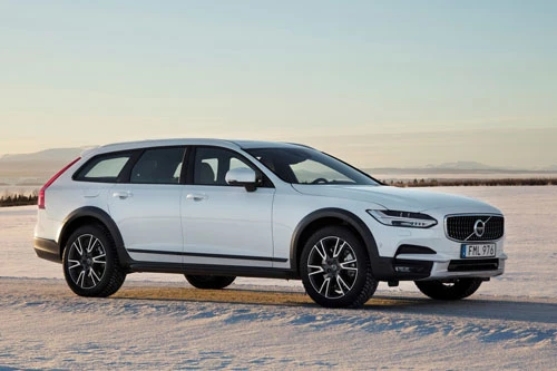 5. Volvo V90 Cross Country.