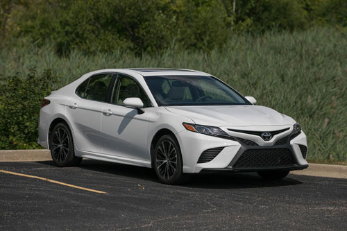 6. Toyota Camry (doanh số: 25.611 chiếc). 6. Toyota Camry (doanh số: 25.611 chiếc).